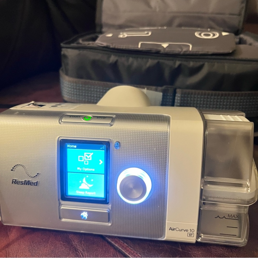 Only 246 hours!! AirCurve 10 ST with travel bag and humidifier pod
